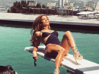 Jennifer Lopez intrygująco w sportowym staniku
